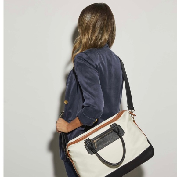 The Honest Company Crosstown Carryall Travel Tote - Picture 7 of 7